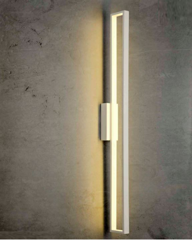 LED wall lamp 67cm high aluminum  20W 3000K