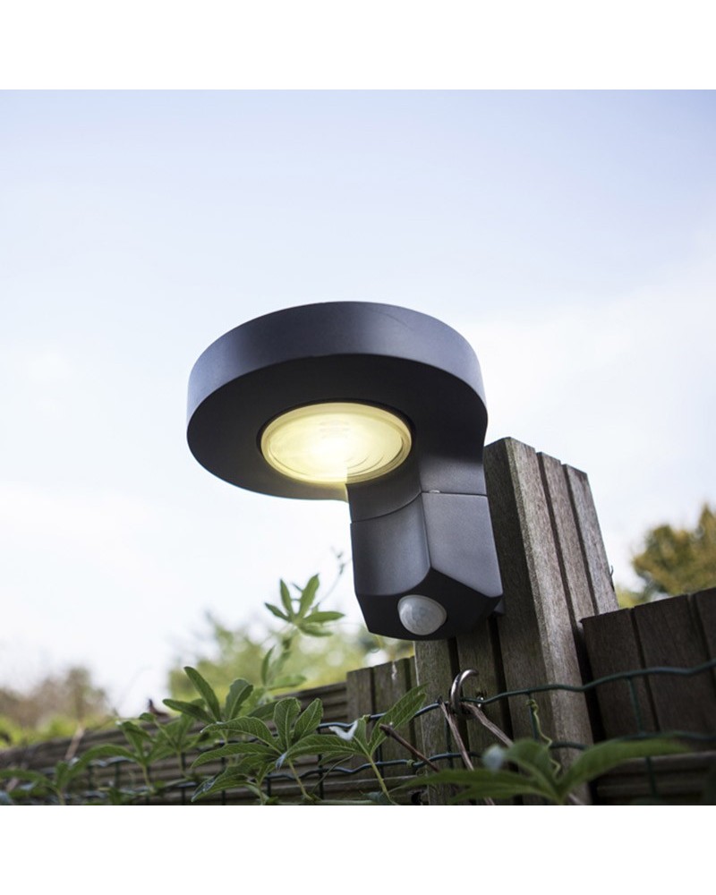 Aplique luz LED solar exterior con sensor de movimiento color negro