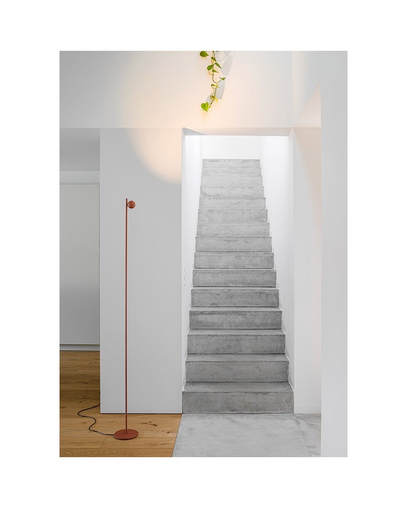 Floor lamp COMPASS Estiluz in terracotta finish with regulator on the cable