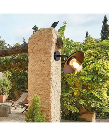 IP54 outdoor wall light in black steel with E27 socket