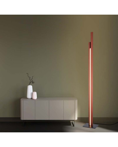Lámpara de pie minimalista LED 48W en acabado terracota 3000K