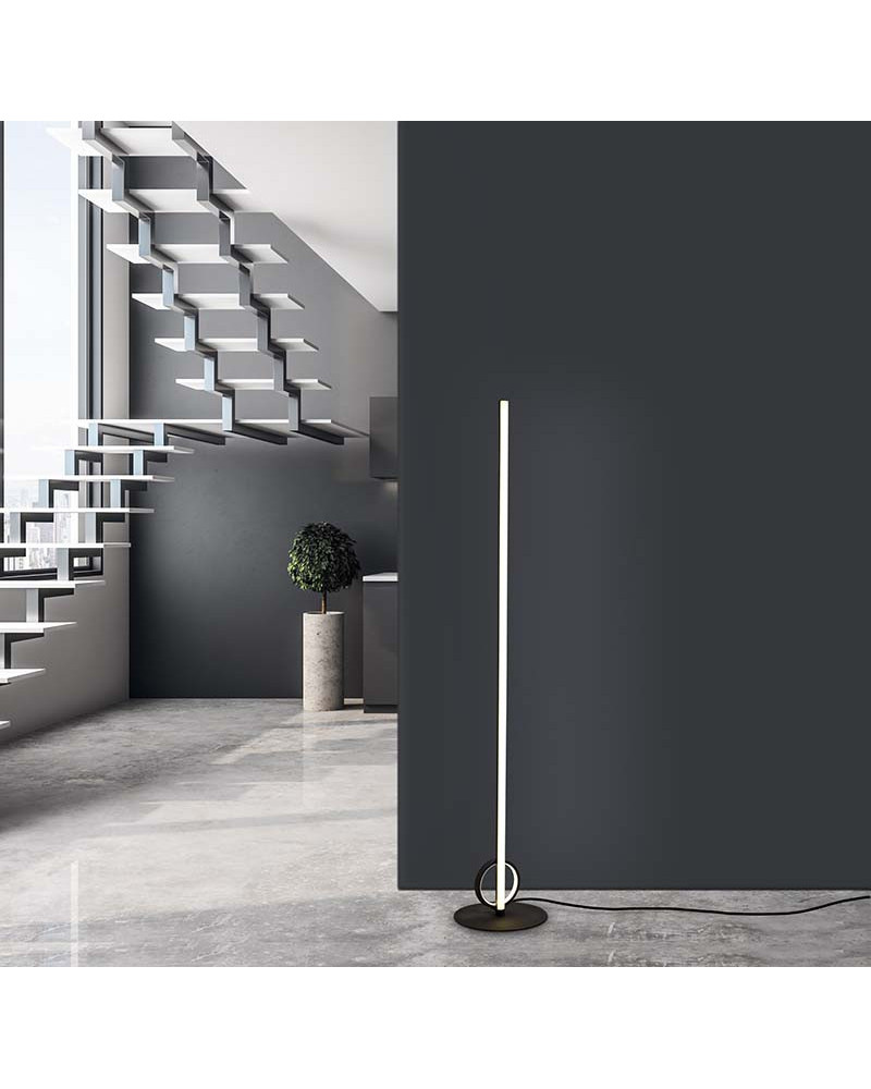 24W LED floor lamp with a vertical linear design, 152cm, 3000K and 900Lm, available in white or black.