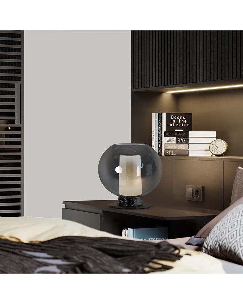 Lámpara de mesa contemporánea 1xE27 tulipa esférica de cristal ahumado y base de imitación mármol negro