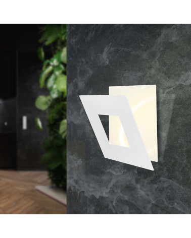14x14cm LED 12W wall light with customizable geometry panel, 3000K white finish