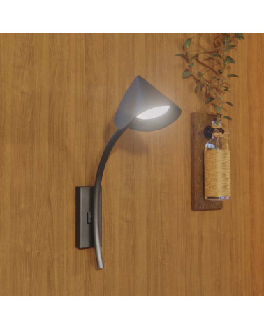 Aplique de pared LED 6W 3000K en aluminio negro de tija curva y foco cónico orientable efecto capucha