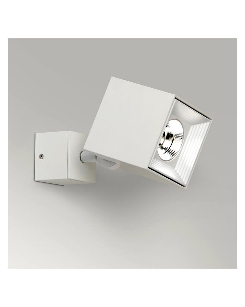 Aplique 8cm forma cubo LED 2700K 956Lm regulable y oscilante con driver