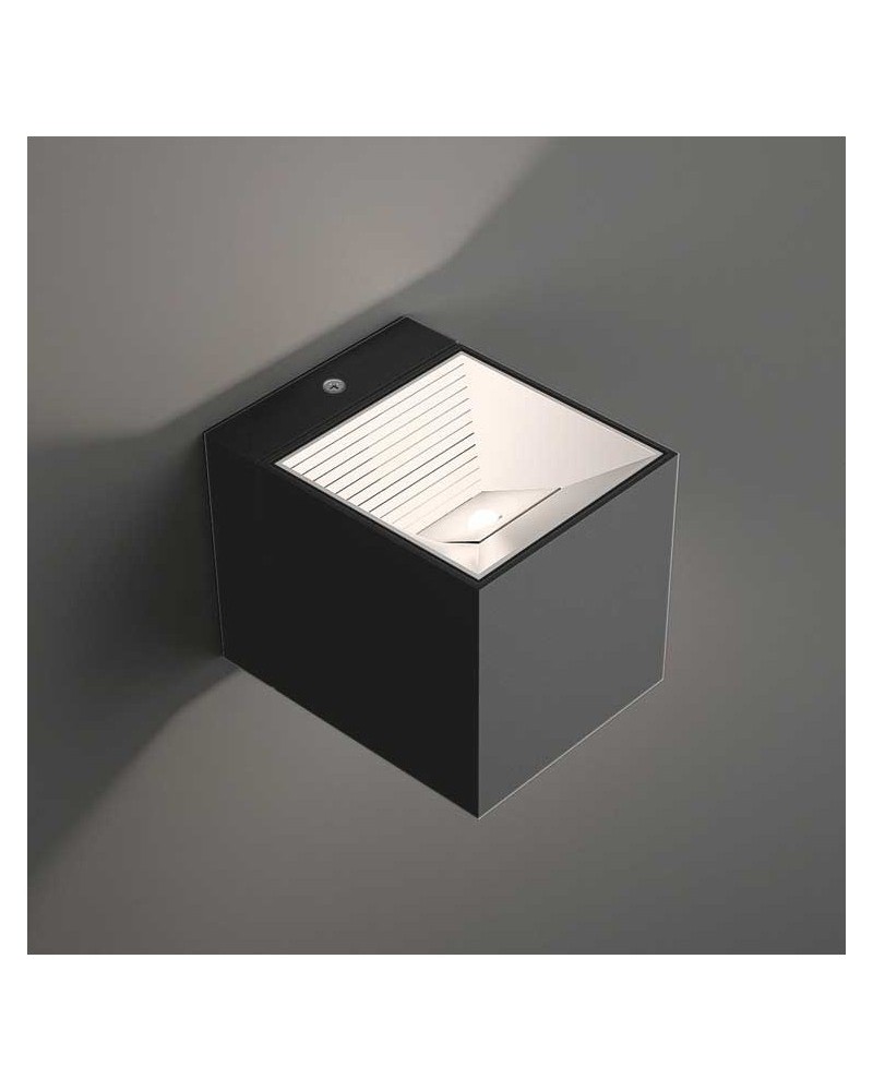 Wall light lower or upper light 8cm aluminum cube LED 7W 2700K 665Lm
