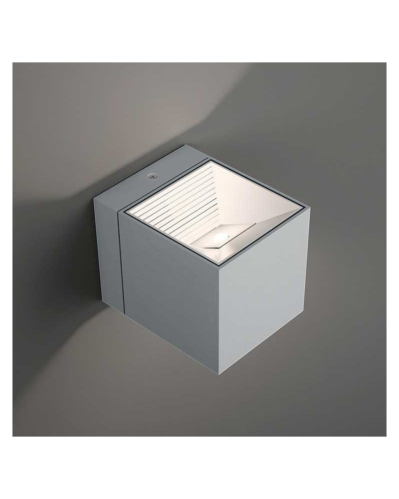 Wall light lower or upper light 8cm aluminum cube LED 7W 2700K 665Lm