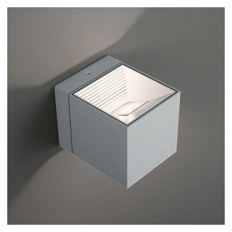 Wall light lower or upper light 8cm aluminum cube LED 7W 2700K 665Lm