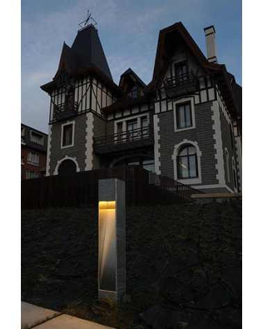 Outdoor beacon Topa 100 monolithic shape LED 32,1W 3000K IP65