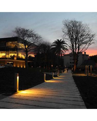 Outdoor beacon Topa 100 monolithic shape LED 32,1W 3000K IP65