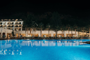 como iluminar piscinas, estanques, albercas