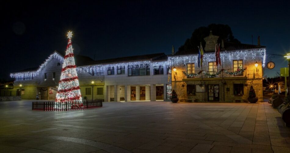 Ideas de decoración y luces de Navidad exterior para grandes espacios: plazas, centros comerciales y fachadas monumentales
